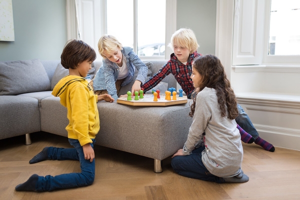 Riesen Würfelspiel aus Holz Ø 50 cm, Holzspielsteine und Würfel