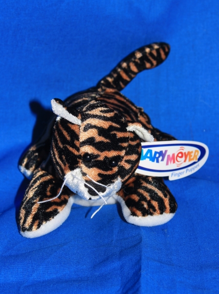 Mini -Tiger gehend