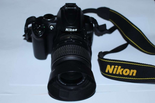 Nikon D5000 SLR-Digitalkamera, Kit inkl. 18-55II 1:3,5-5,6G Objektiv