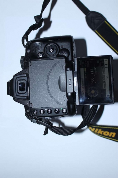 Nikon D5000 SLR-Digitalkamera, Kit inkl. 18-55II 1:3,5-5,6G Objektiv